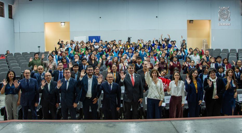 Sanmarquinos destacaron en el mayor evento de divulgación científica de Iberoamérica con novedoso dispositivo de monitoreo de la calidad del aire