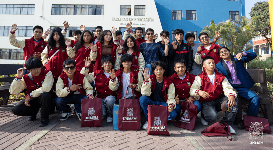 Estudiantes de la Universidad Nacional de Huancavelica intercambian experiencias formativas con egresados de la UNMSM