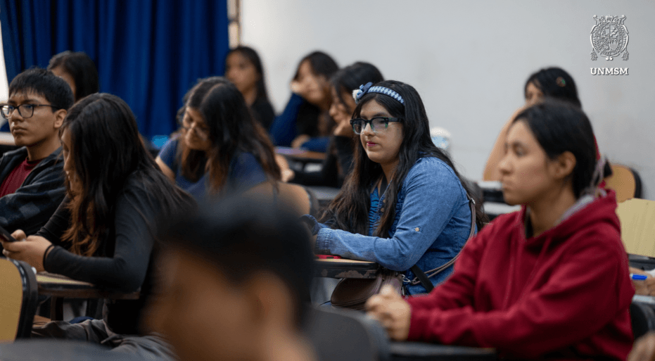 La perseverancia no tiene límites: estudiante de Educación convierte la discapacidad visual en su mayor fortaleza