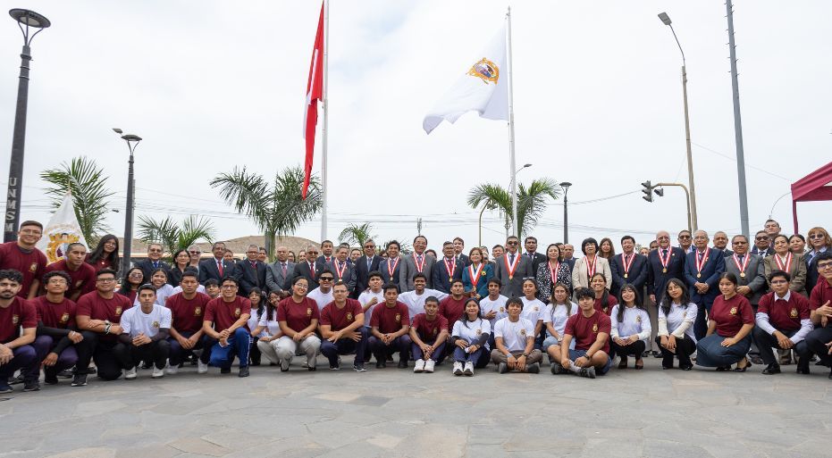 San Marcos fortalece su identidad cívica con tradicional izamiento de banderas