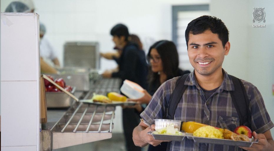UNMSM celebra el Día de la Juventud con almuerzo especial para más de 3 000 estudiantes